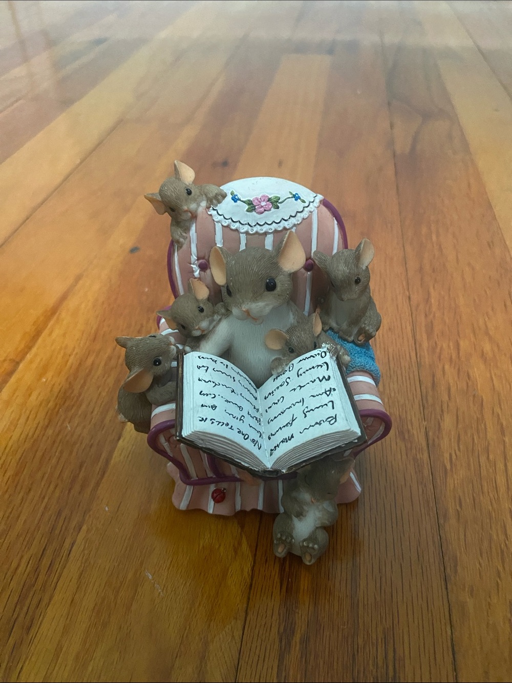 Charming Tails mouse figurine